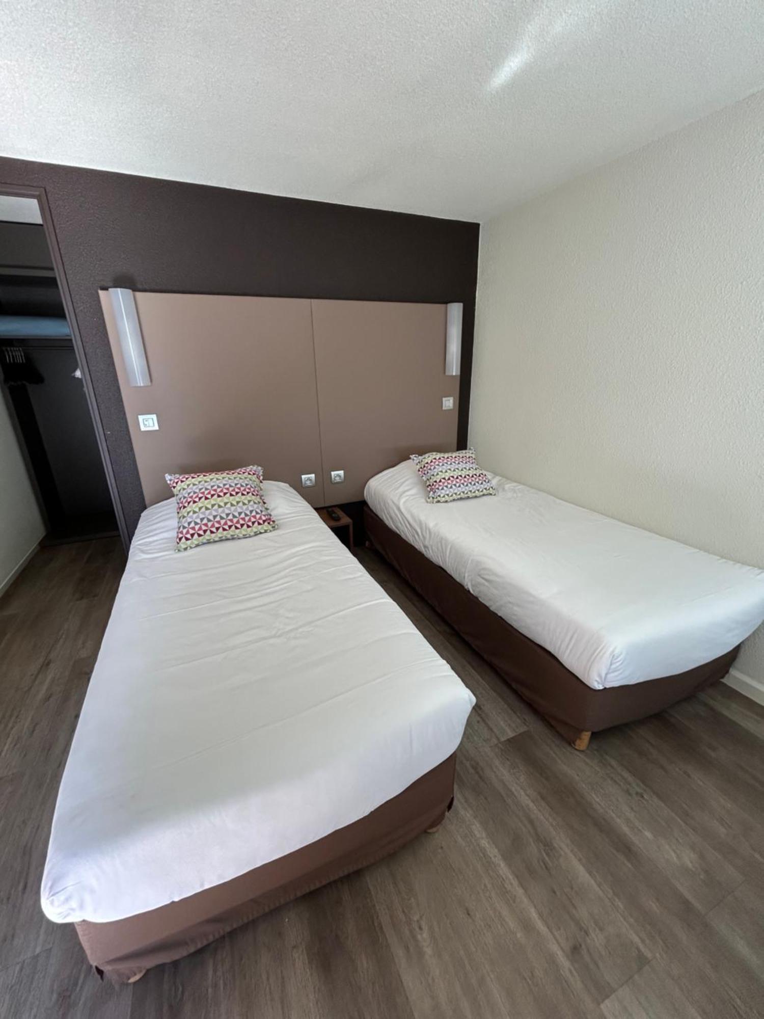 Campanile Sable-Sur-Sarthe Vion Hotel Bagian luar foto