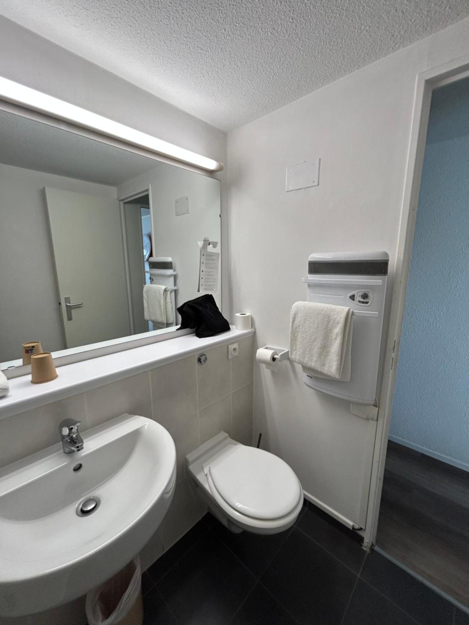 Campanile Sable-Sur-Sarthe Vion Hotel Bagian luar foto