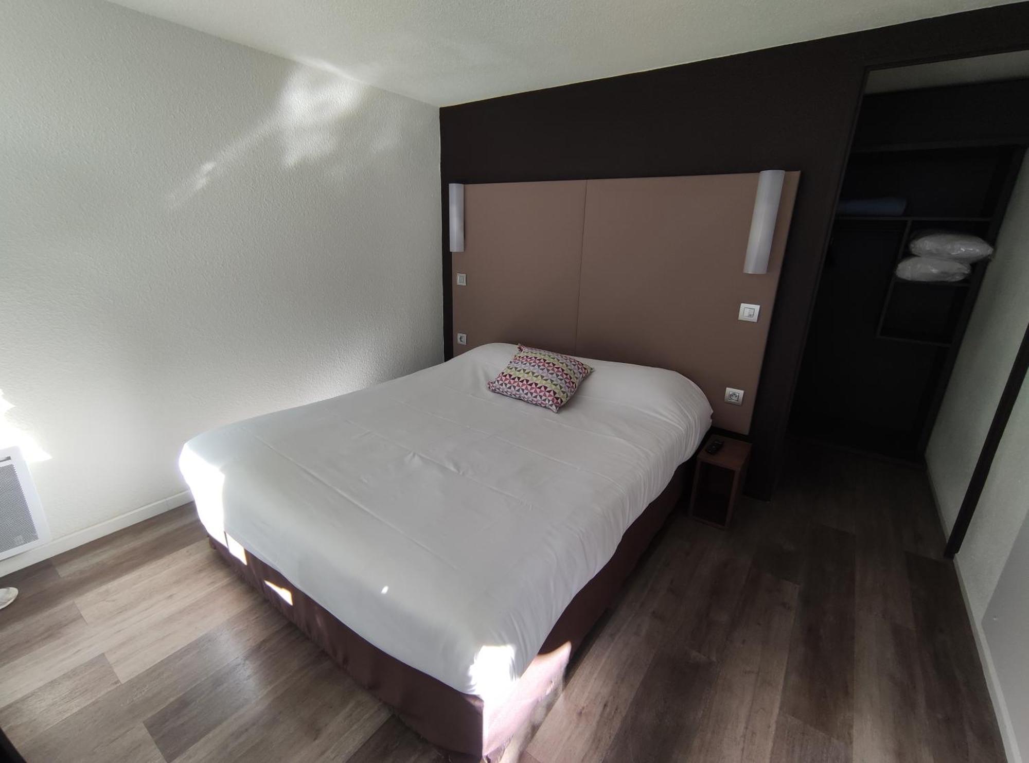 Campanile Sable-Sur-Sarthe Vion Hotel Bagian luar foto