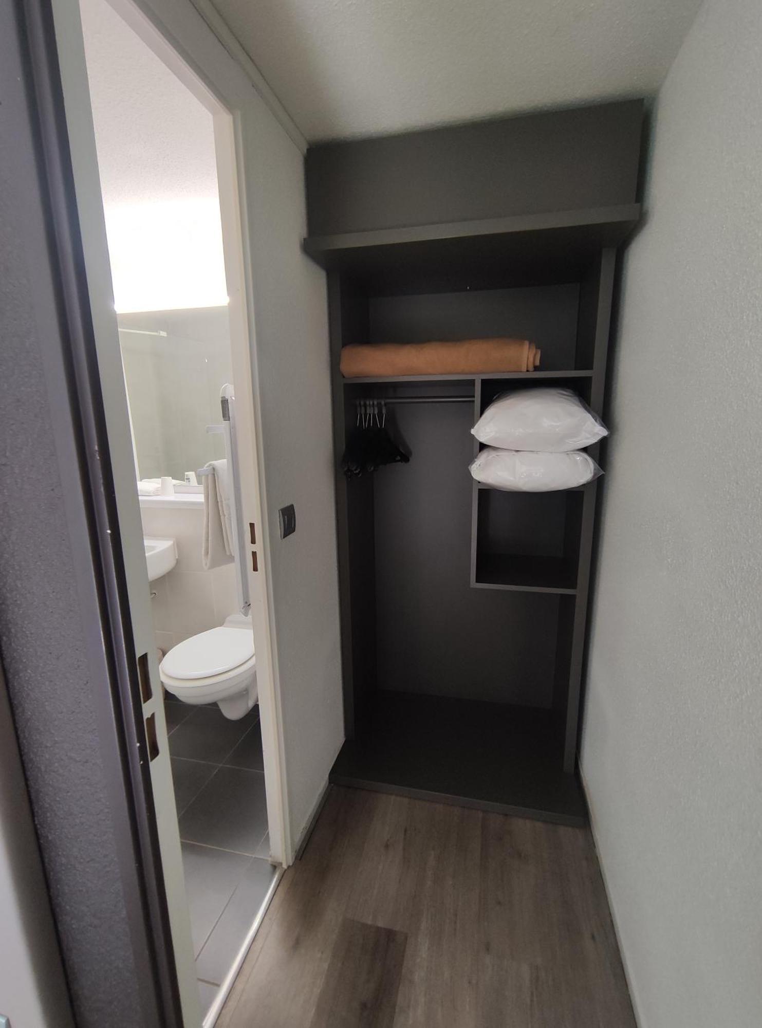 Campanile Sable-Sur-Sarthe Vion Hotel Bagian luar foto