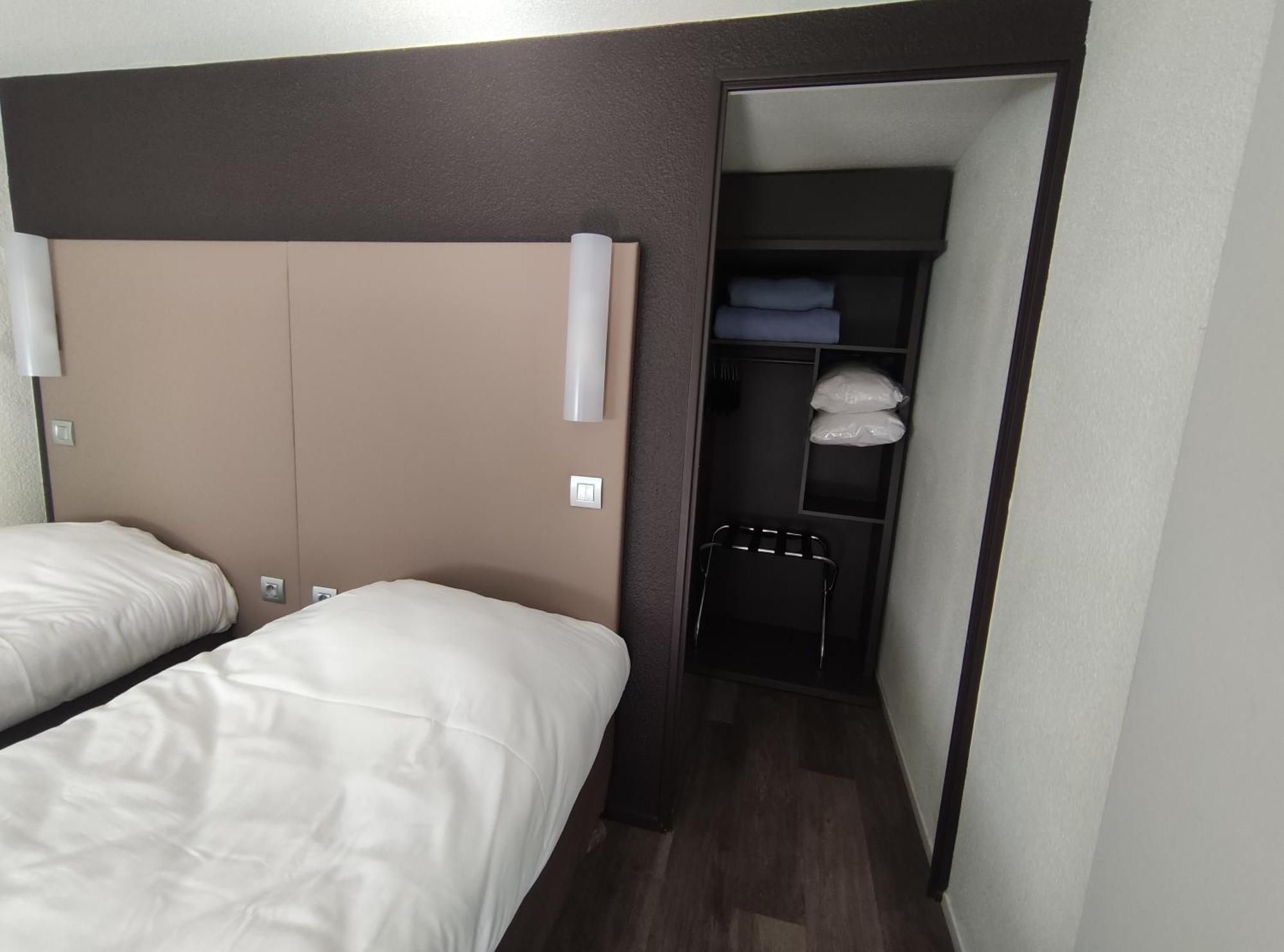 Campanile Sable-Sur-Sarthe Vion Hotel Bagian luar foto